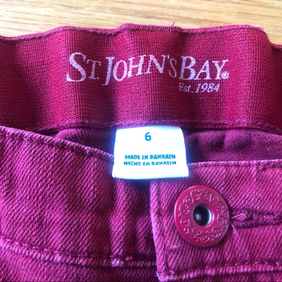 St. John’s Bay red denim capri pants size 6 midrise - Picture 4 of 5